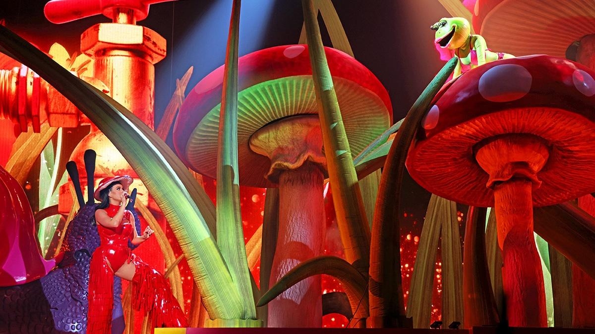 Giant Mushroom Stage Props for Katy Perry's PLAY! Residency